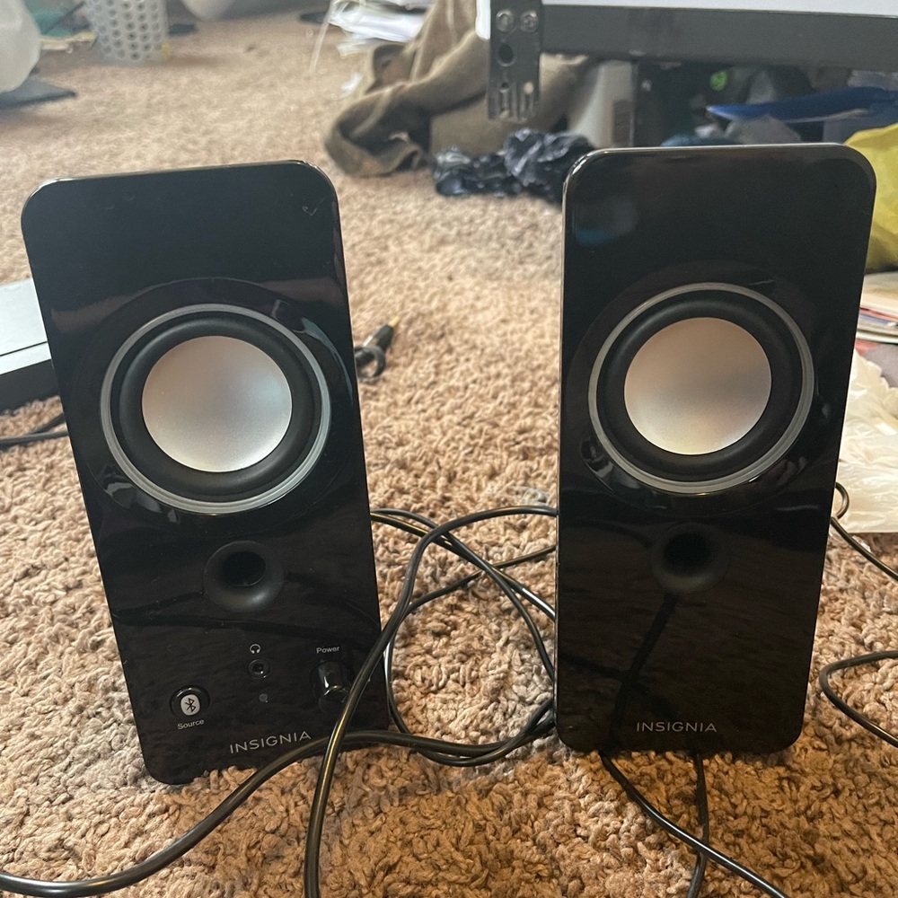 Insignia speakers